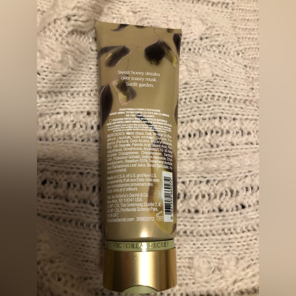 Victoria’s Secret Lotion Crisp Marigold Pear 8oz NEW unopened set of 7 - Picture 3 of 3